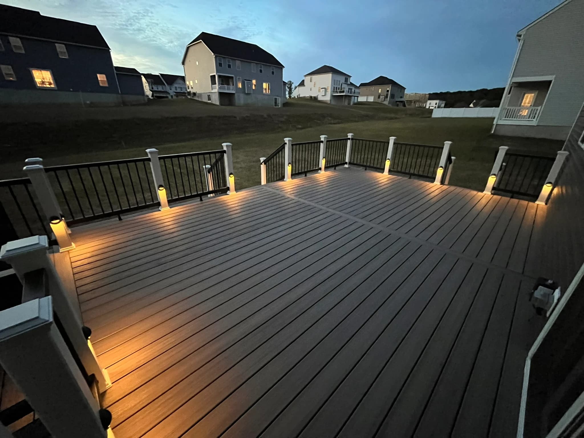 Deck railing with illuminated posts